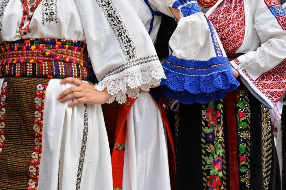 Costumul tradițional din Dobrogea, expresie a diversității și eleganței
