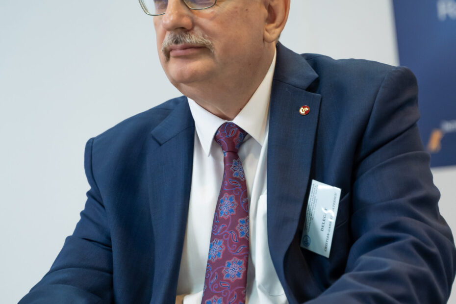Cristian Mateescu, președintele UCECOM: „Lumea vrea să ne vadă coborând din turnul de fildeș în care ne-am închis de foarte mulți ani”